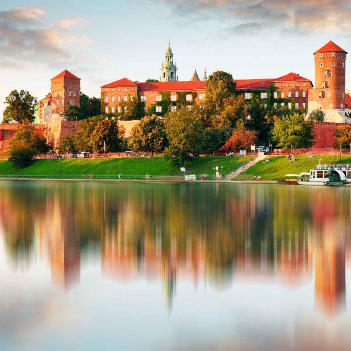 Cracovia, una crociera sul fiume Vistola. Castello di Wawel, il Vistola.