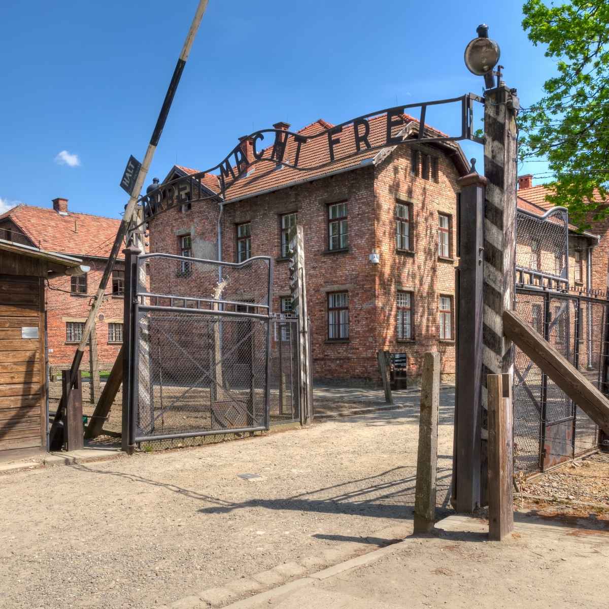 porta di auschwitz .