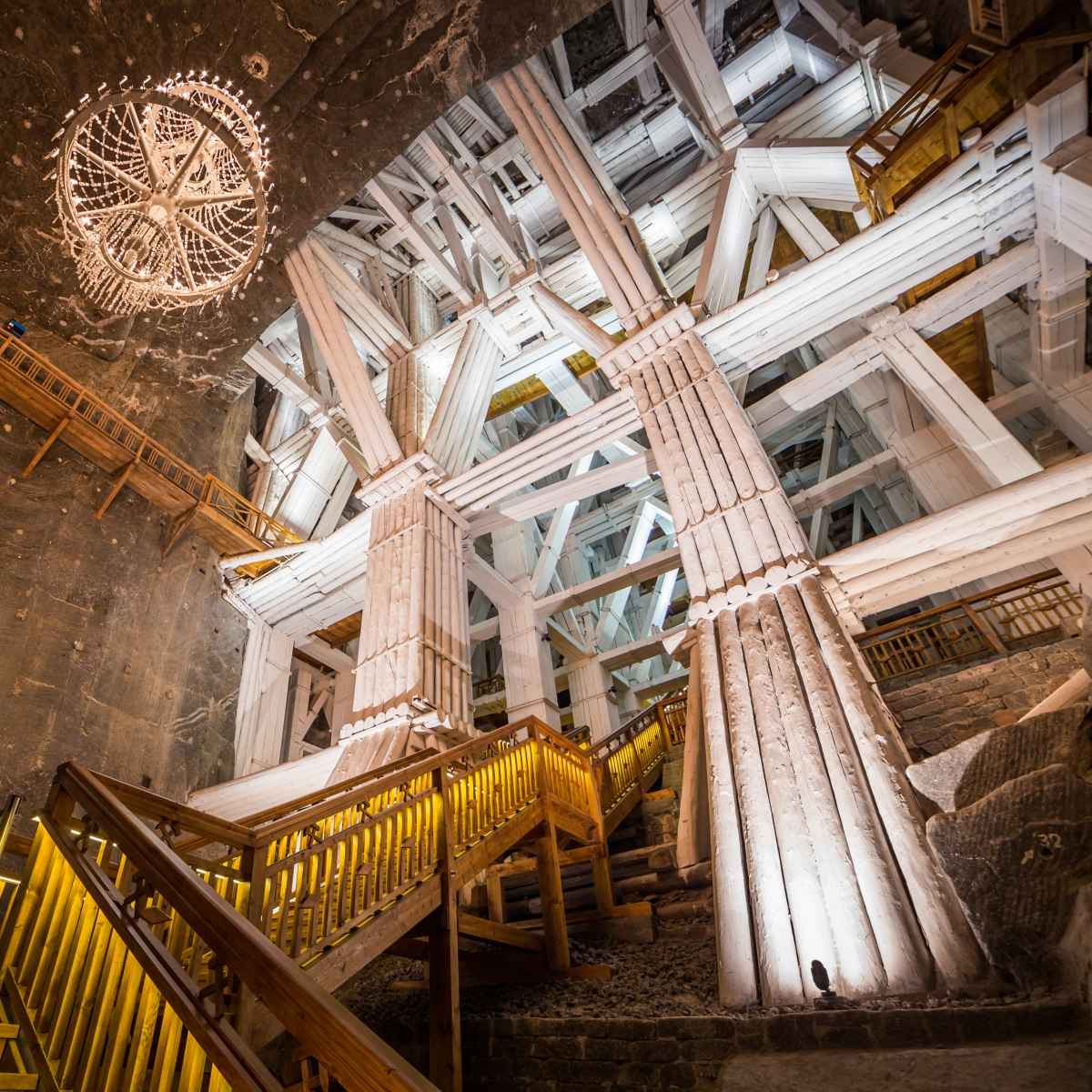 scale sotterranee della miniera di sale di wieliczka