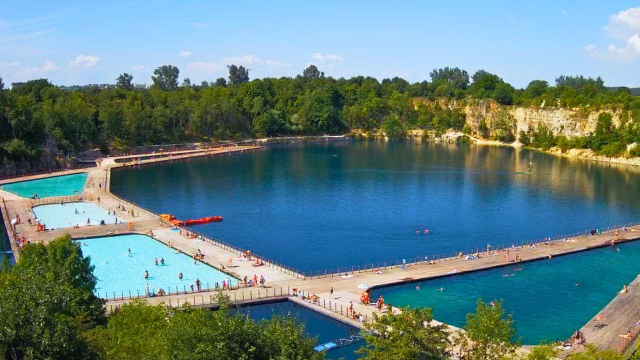 Zakrzówek: "Nuove opportunità di nuoto in diverse piscine alla Zakrzówek."
